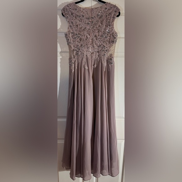 Mac Duggal Women's Appliqued Cap Sleeve Bodice Flowy Gown NWT 20264 - Picture 8 of 8